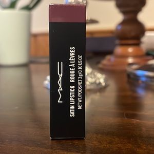 Perfect FALL cover ! As seen on Rihanna ❤️ brand new a staple